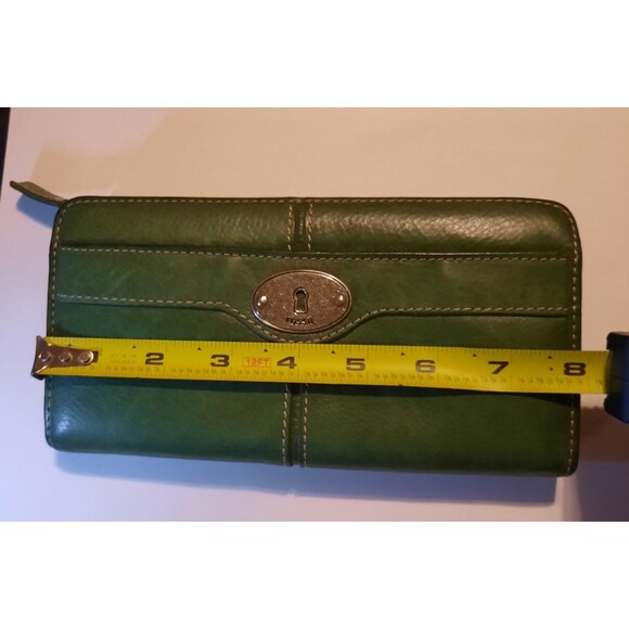Fossil Green Leather Wallet Clutch Purse Keyhole Plate Zip Around Women’s Wallet - Picture 4 of 4